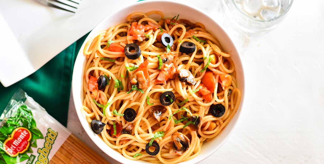One Pot Pasta With Olives & Mushrooms 